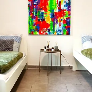 https://topflat-mit-kuche-i-gratis-parkplatz-i-drei.topcolognehotels.com
